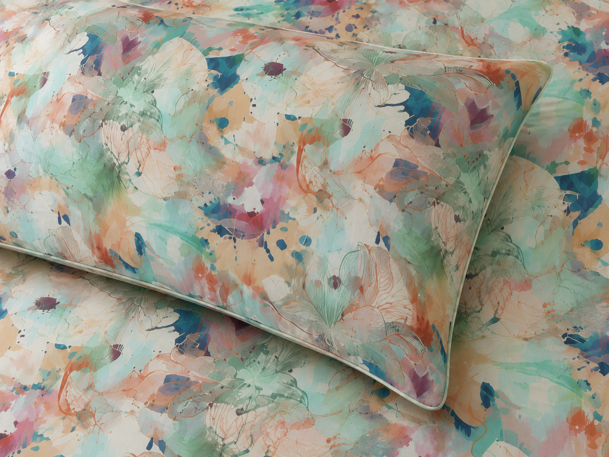 CLOSE UP OF ORGANIC COTTON PRINTED FITTED SHEET SET - FLORENTINE 250TC