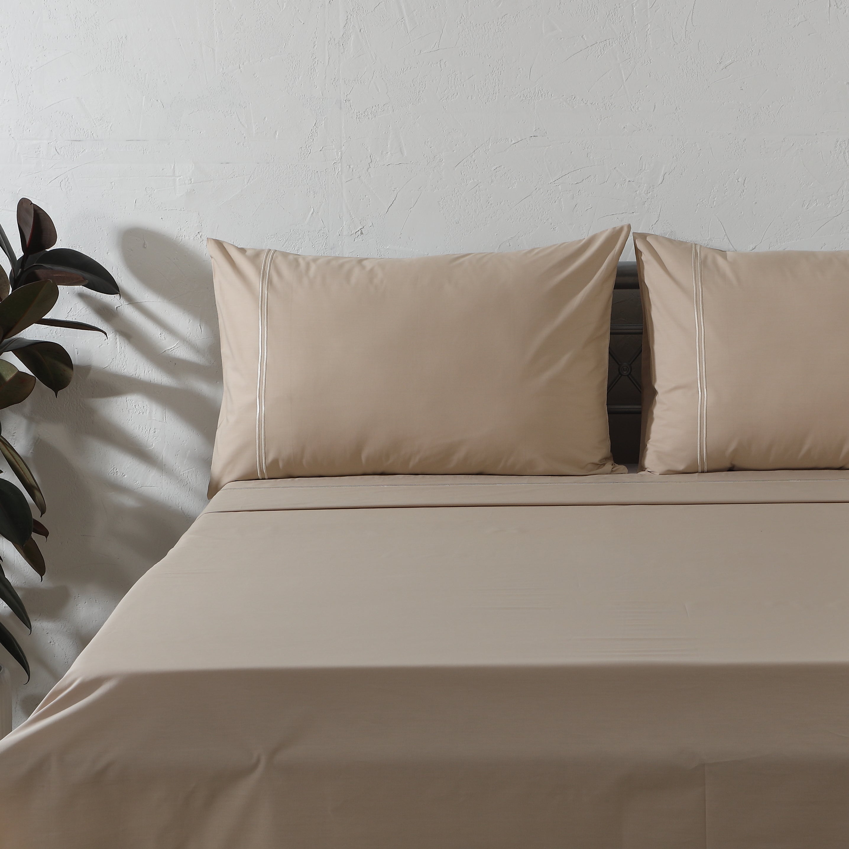 250 TC ORGANIC COTTON COLOURED EMBROIDERED SHEET SET - HUMMUS