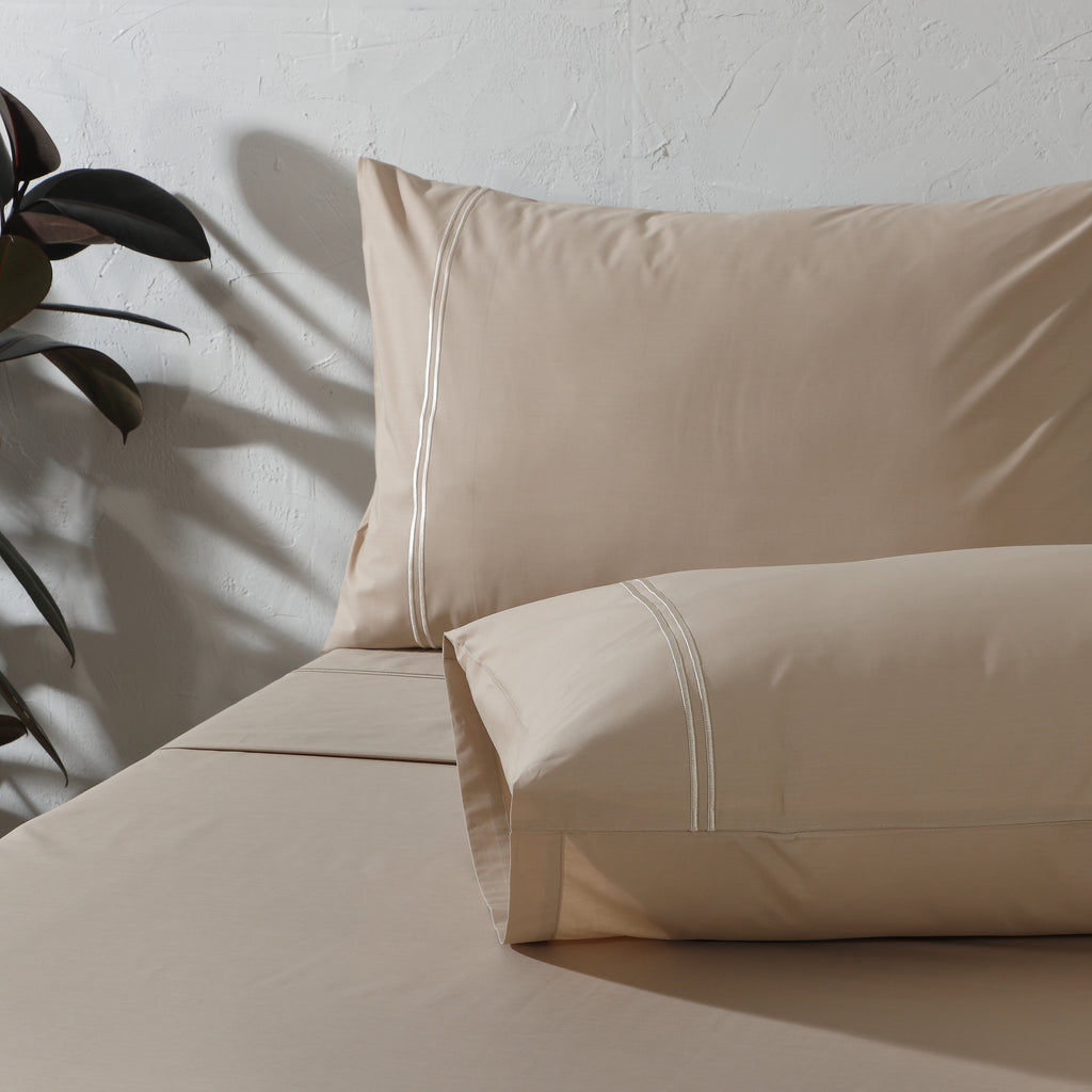 250 TC ORGANIC COTTON COLOURED EMBROIDERED SHEET SET - HUMMUS