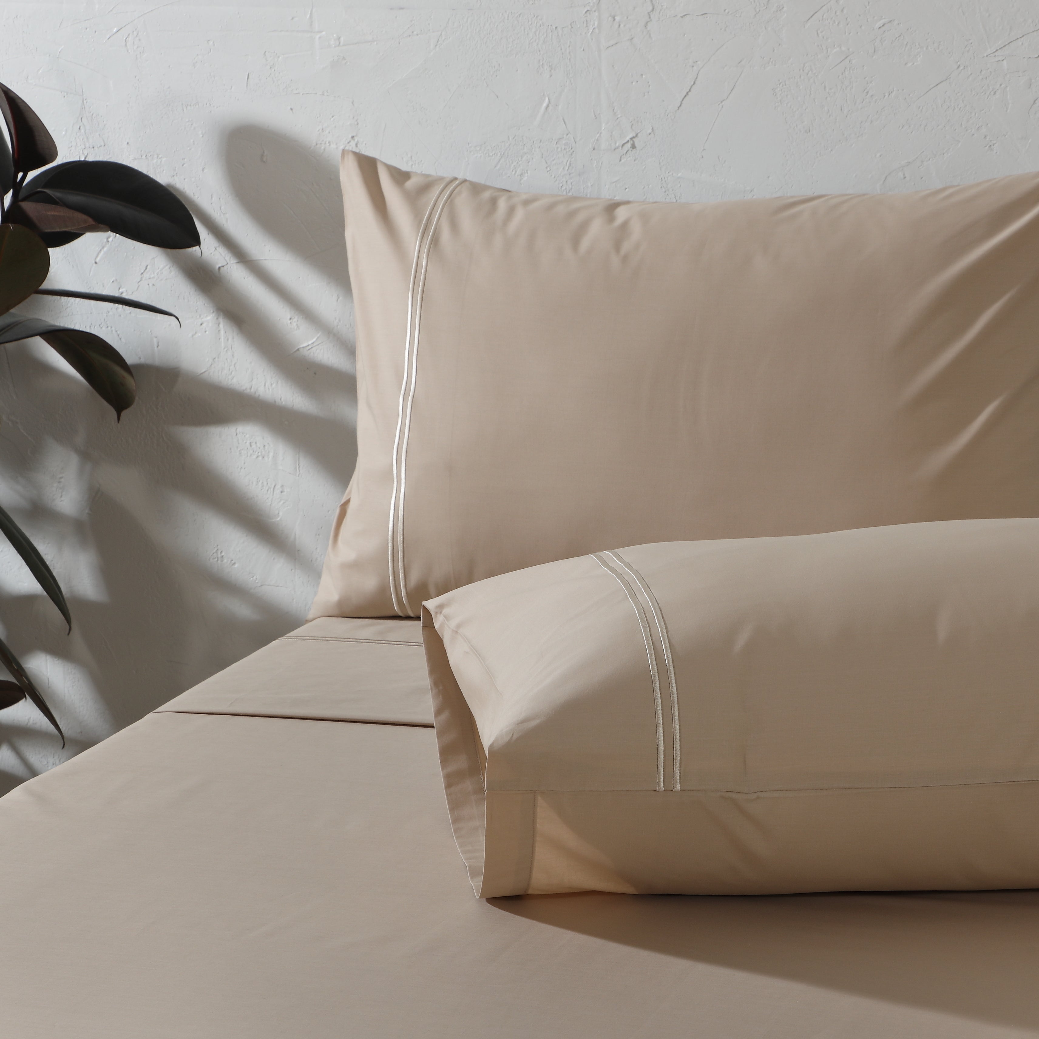 250 TC ORGANIC COTTON COLOURED EMBROIDERED SHEET SET - HUMMUS