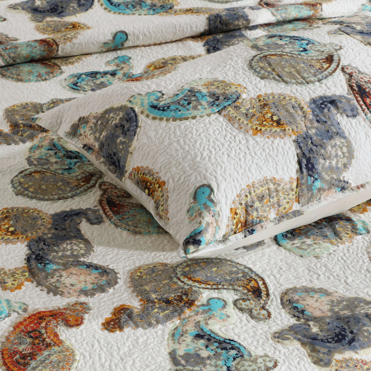 close up of COTTON BEDSPREAD SET - KYRA