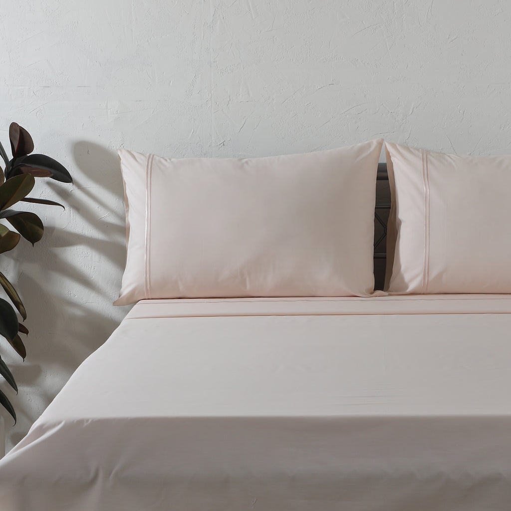 250 TC ORGANIC COLOURED EMBROIDERED SHEET SET - PEACH MIST