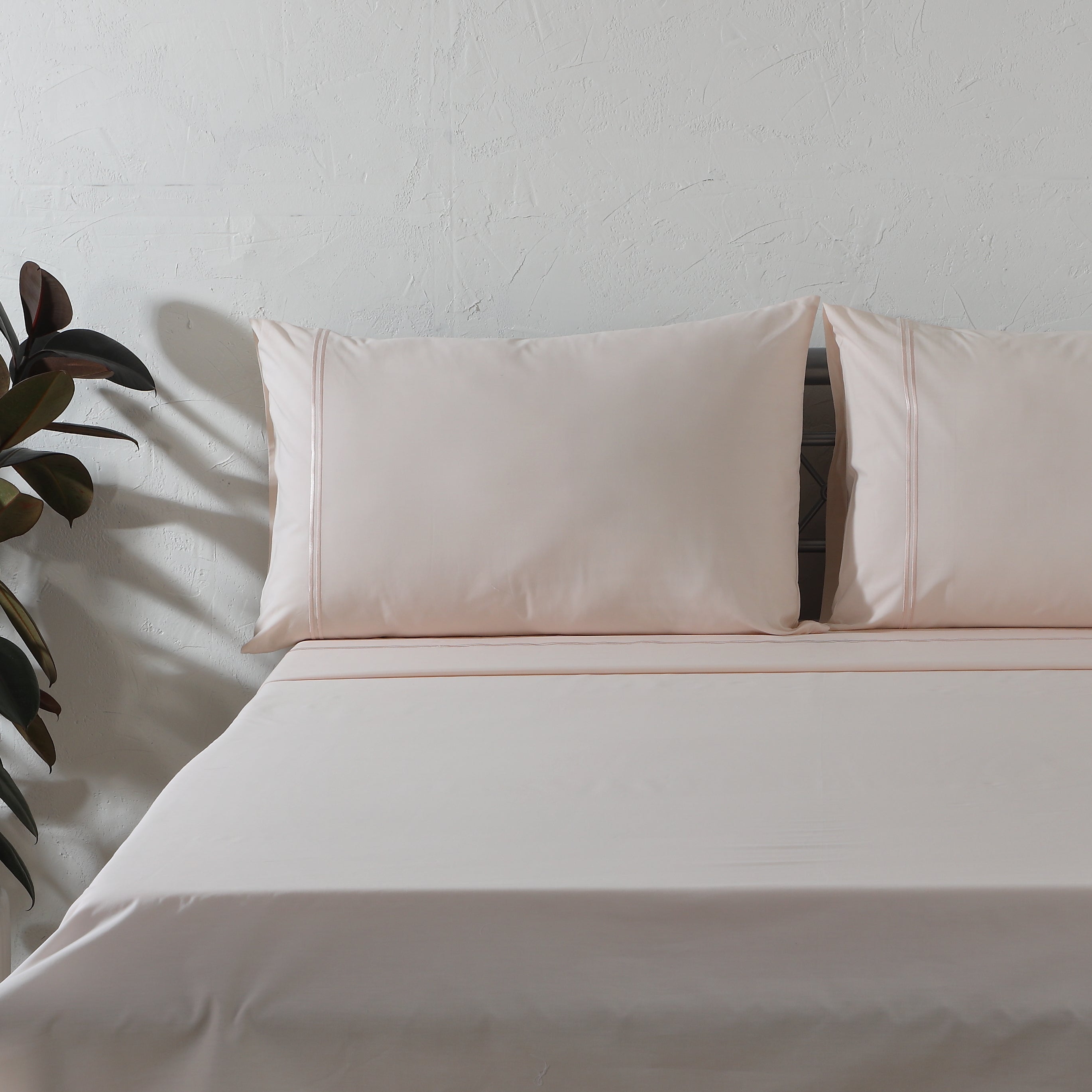 250 TC ORGANIC COLOURED EMBROIDERED SHEET SET - PEACH MIST