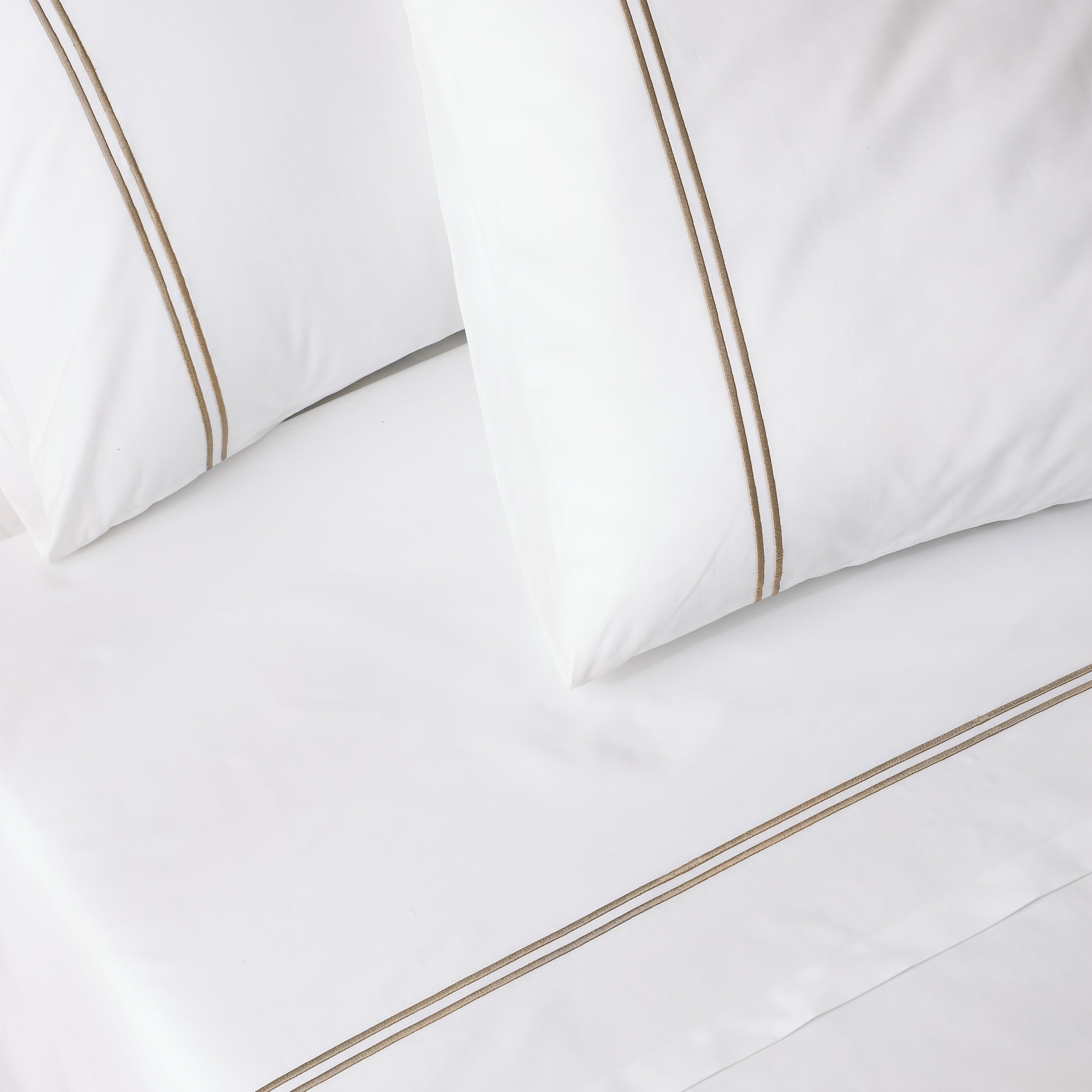 250 TC WHITE ORGANIC COTTON EMBROIDERED SHEET SET - DUNE ON WHITE