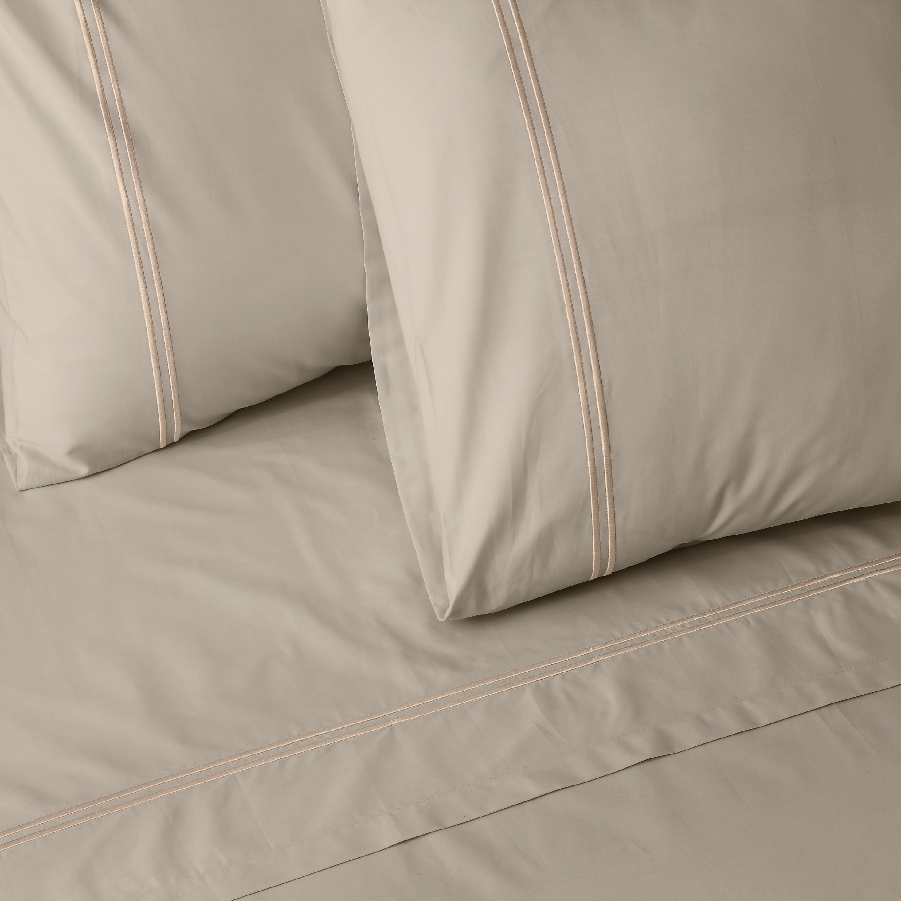 250 TC ORGANIC COLOURED EMBROIDERED SHEET SET - DUNE