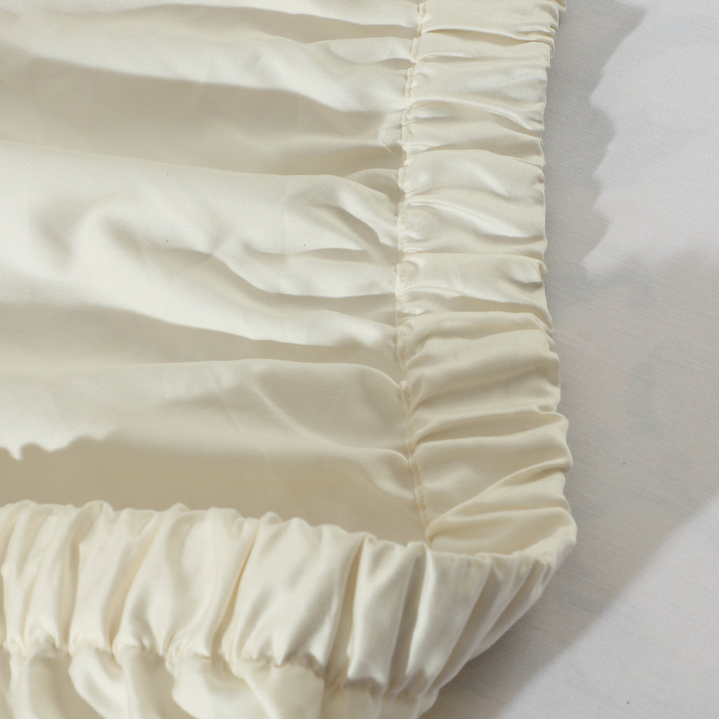 Elastic of the Ivory Organic Cotton Fitted Sheet. Whties of London.