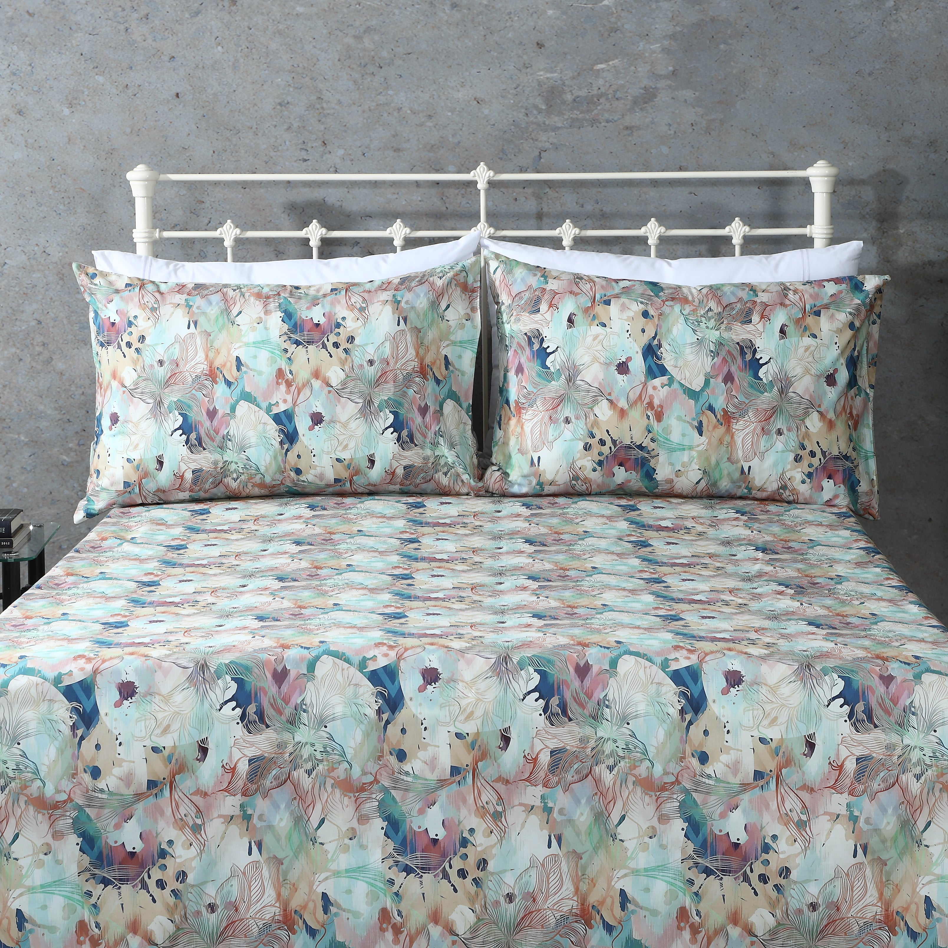GOTS Certified Organic Cotton Percale Printed Sheet Set Florentine 250TC - Full Bed View. Whites of London 