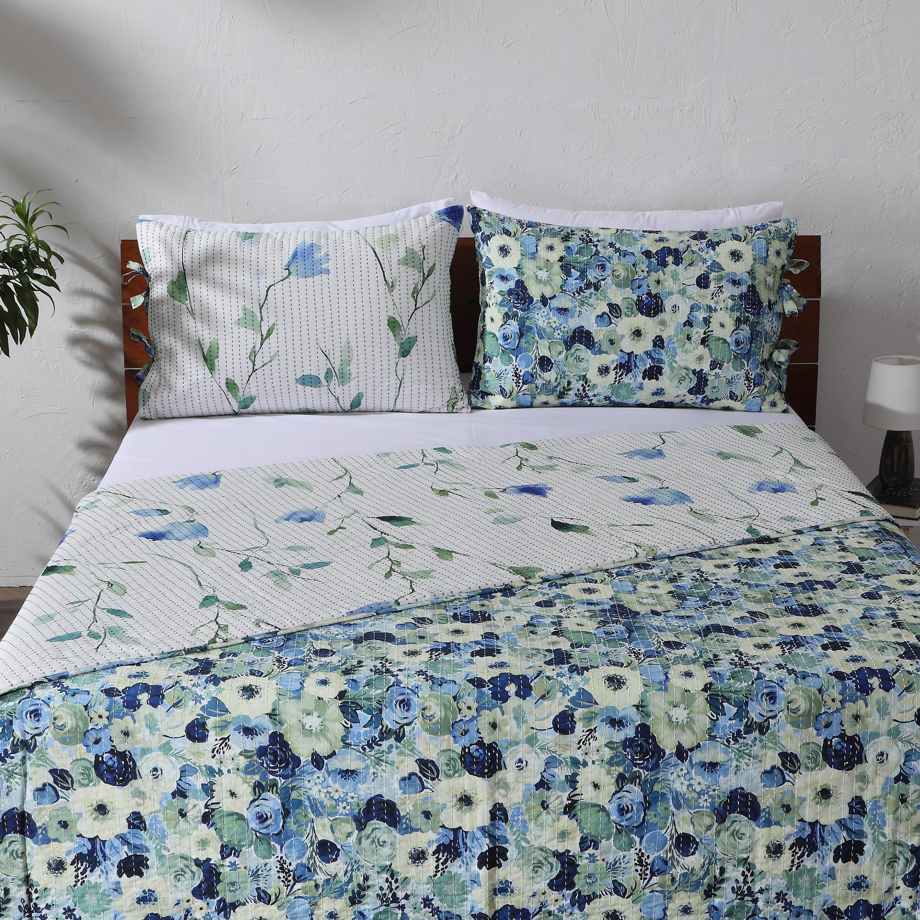 another image showing pillowcase of each side of the Whites of London NZ REVERSIBLE COTTON BEDSPREAD SET - GARDENIA 