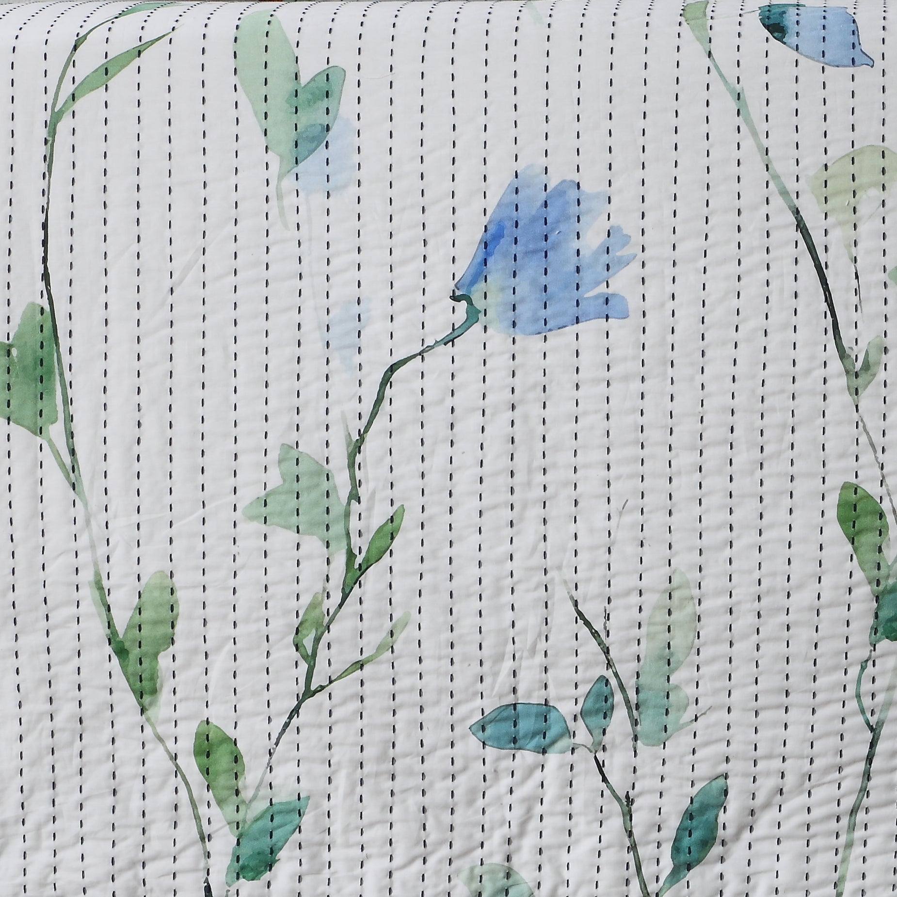 extreme close up of the reverse side Whites of London NZ REVERSIBLE COTTON BEDSPREAD SET - GARDENIA 