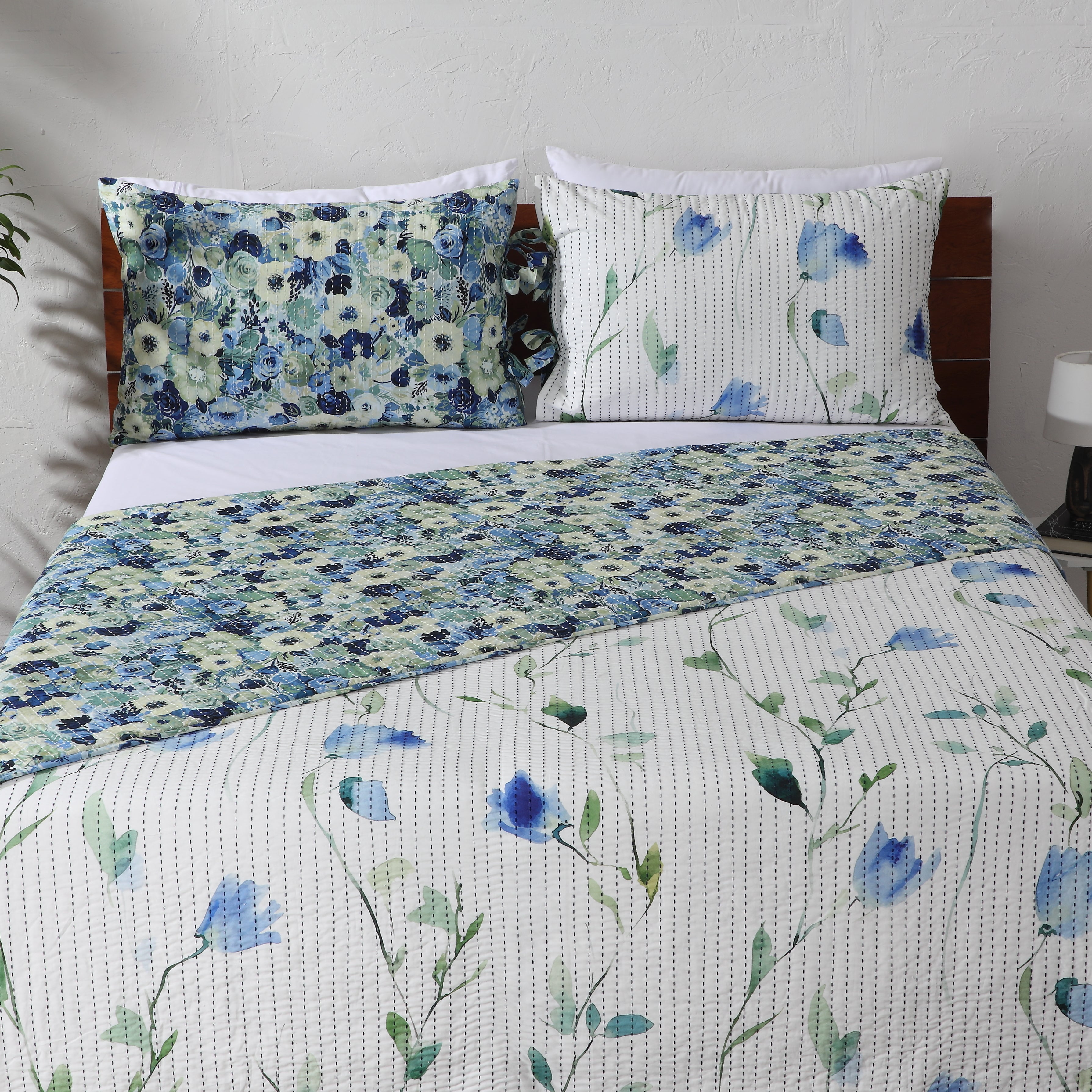 showing pillowcase of each side of the Whites of London NZ REVERSIBLE COTTON BEDSPREAD SET - GARDENIA 