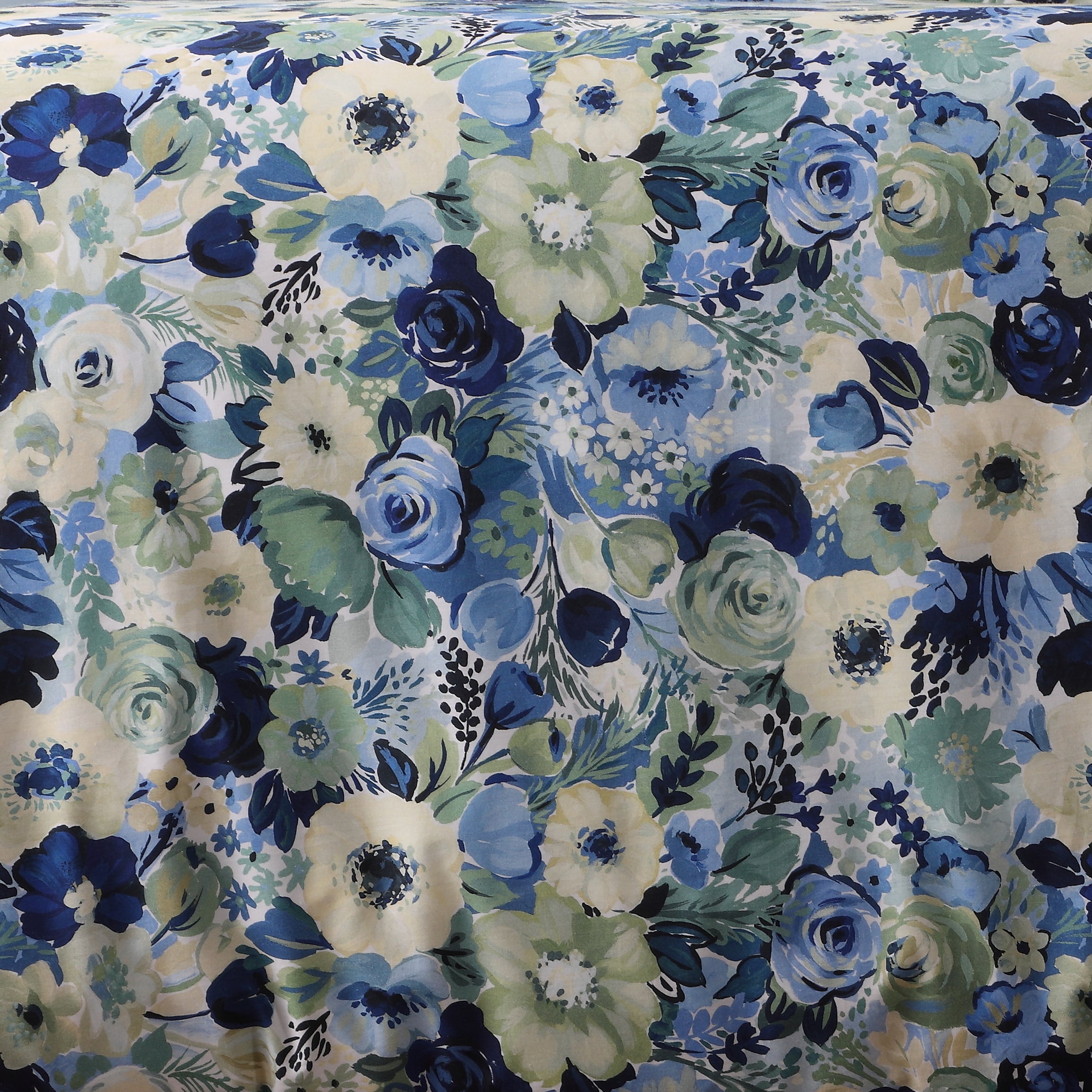 close up of the Whites of London NZ REVERSIBLE PRINTED DUVET COVER SET - GARDENIA 250TC 