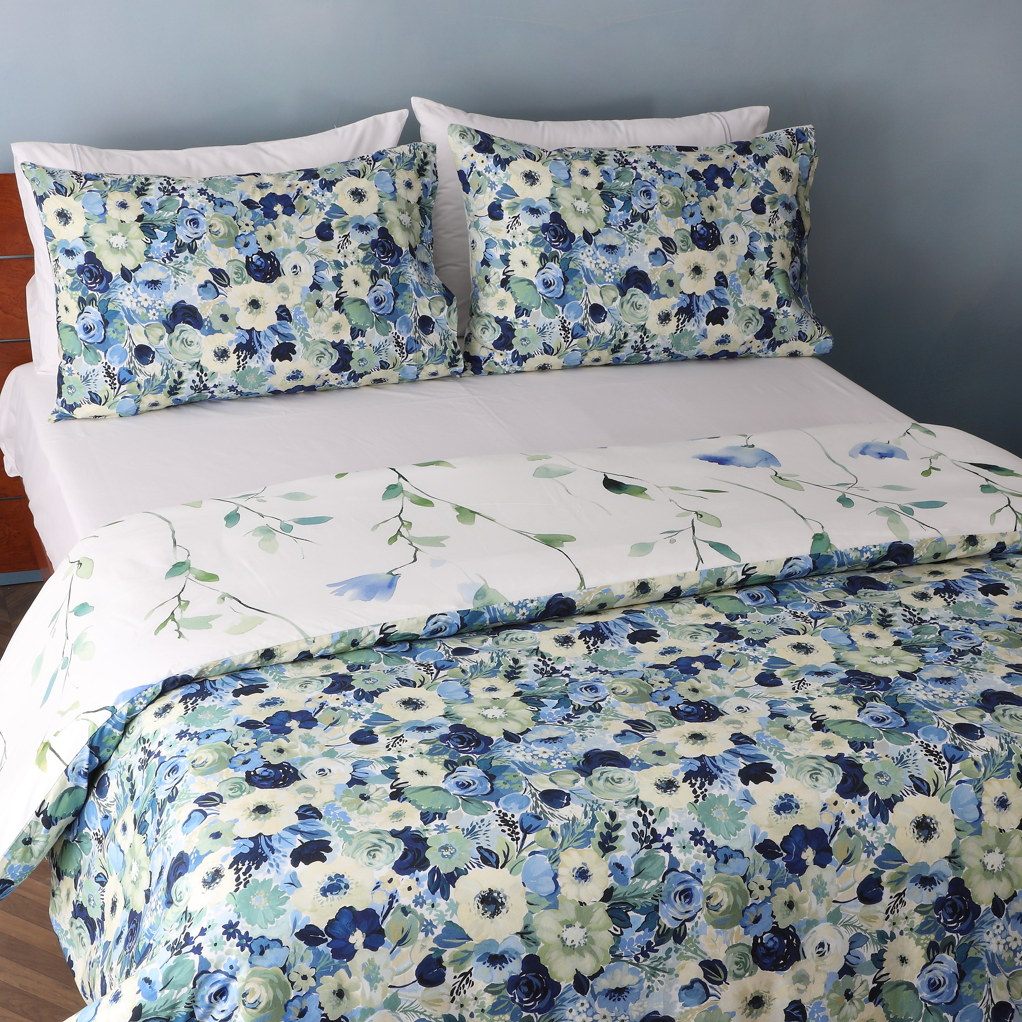 showcasing gardenia pillowcases and the reverse side duvet cover of the Whites of London NZ REVERSIBLE PRINTED DUVET COVER SET - GARDENIA 250TC 