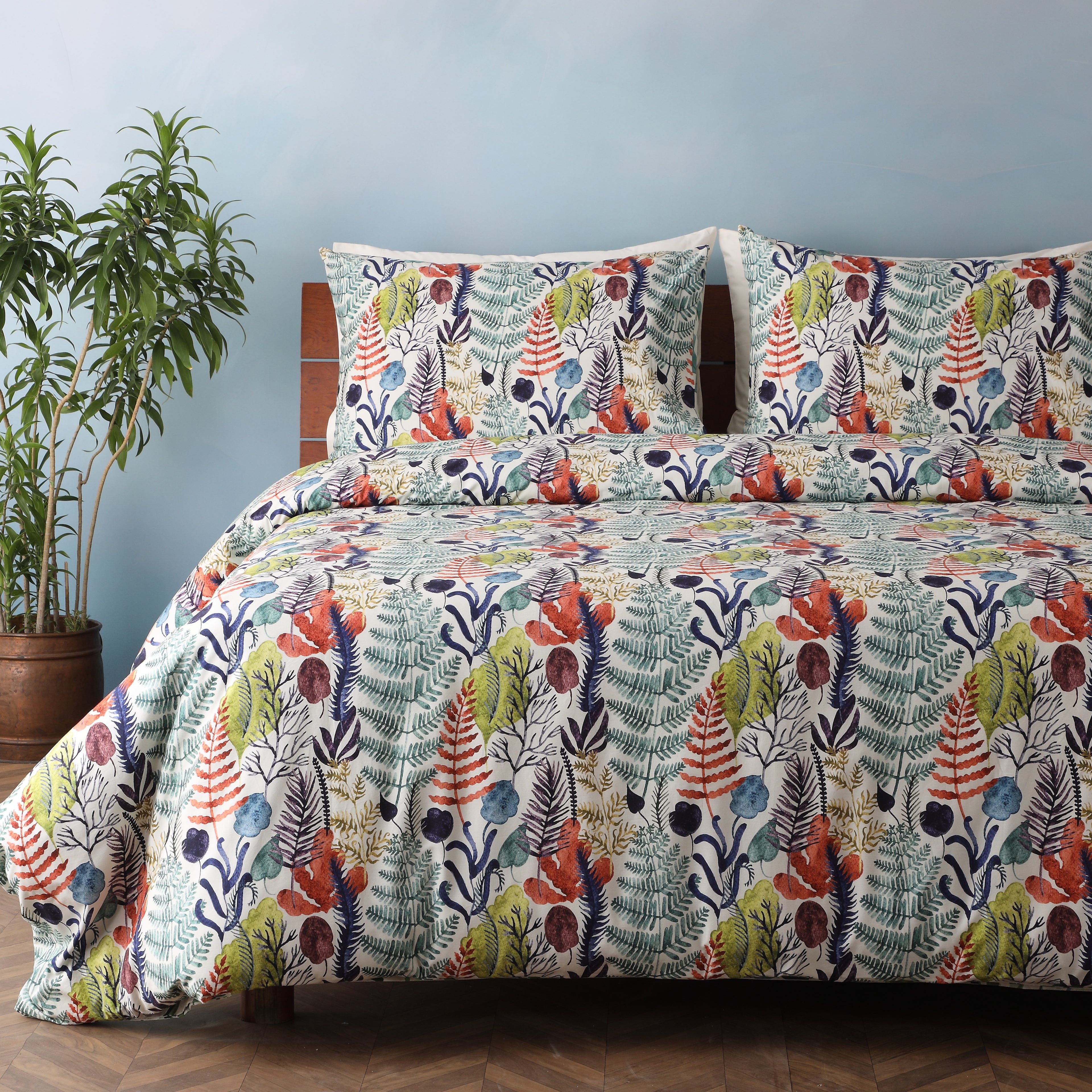 left angle shot of Whites of London NZ REVERSIBLE PRINTED DUVET COVER SET - BOTANICAL BLISS 250TC 