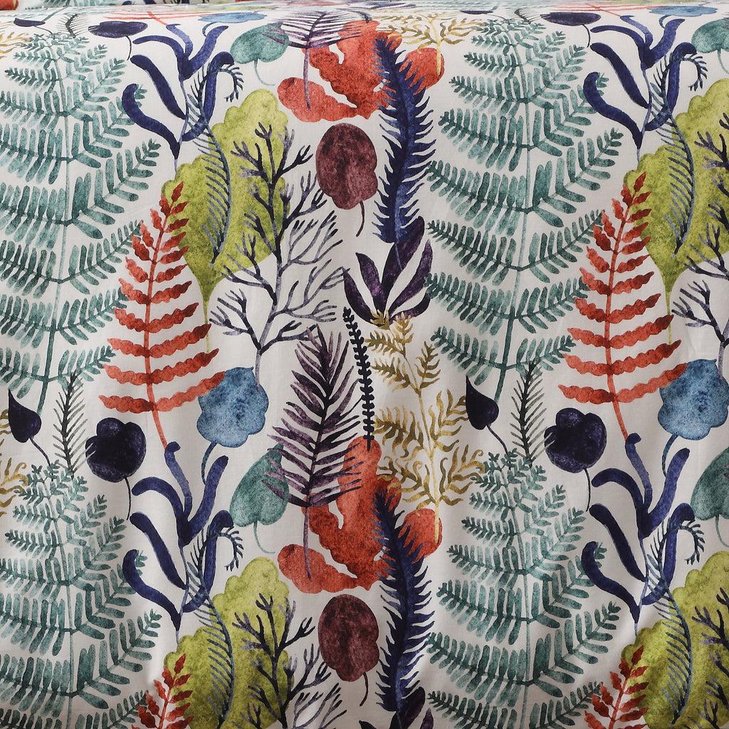 another close up of Whites of London NZ REVERSIBLE PRINTED DUVET COVER SET - BOTANICAL BLISS 250TC 