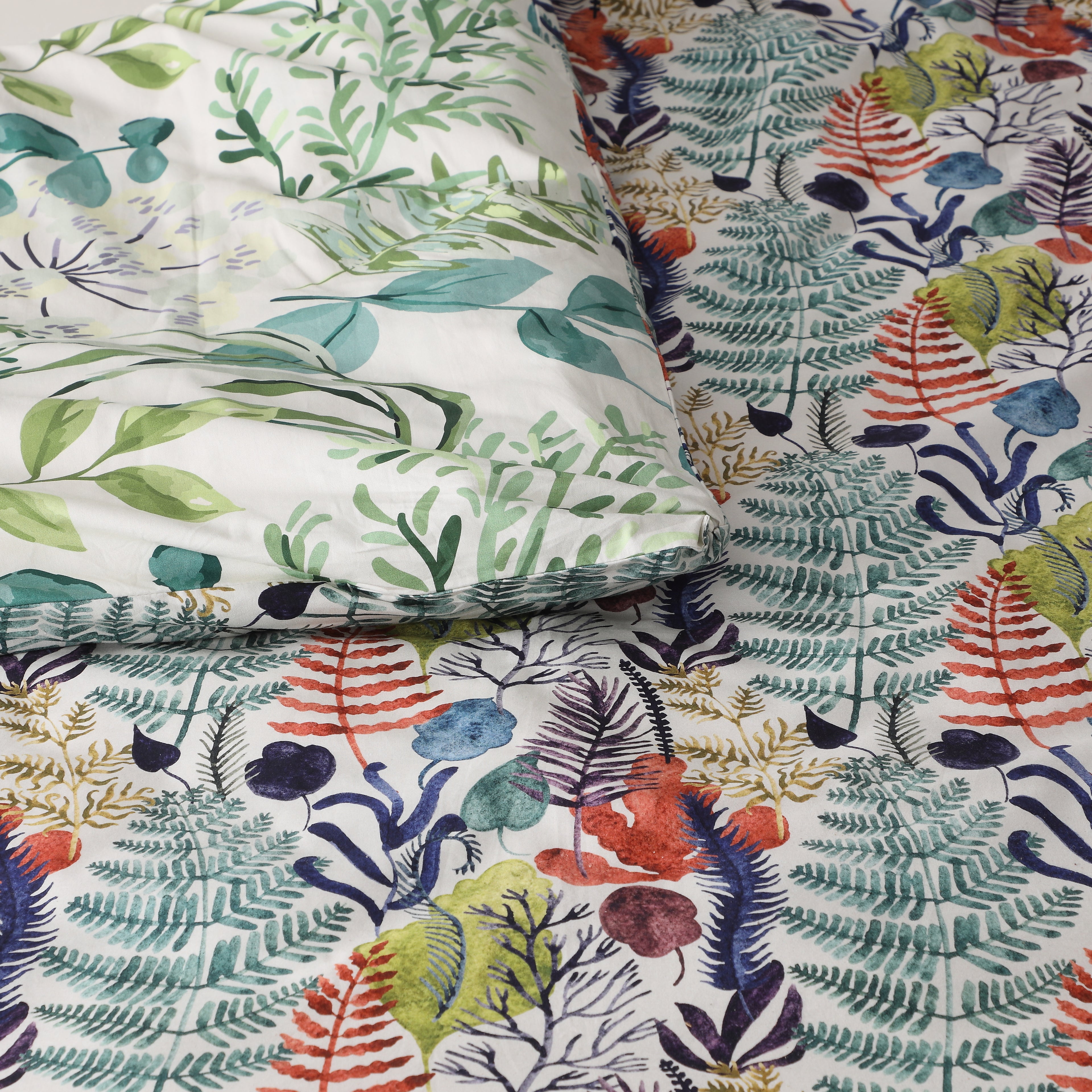 Whites of London NZ REVERSIBLE PRINTED DUVET COVER SET - BOTANICAL BLISS 250TC close up