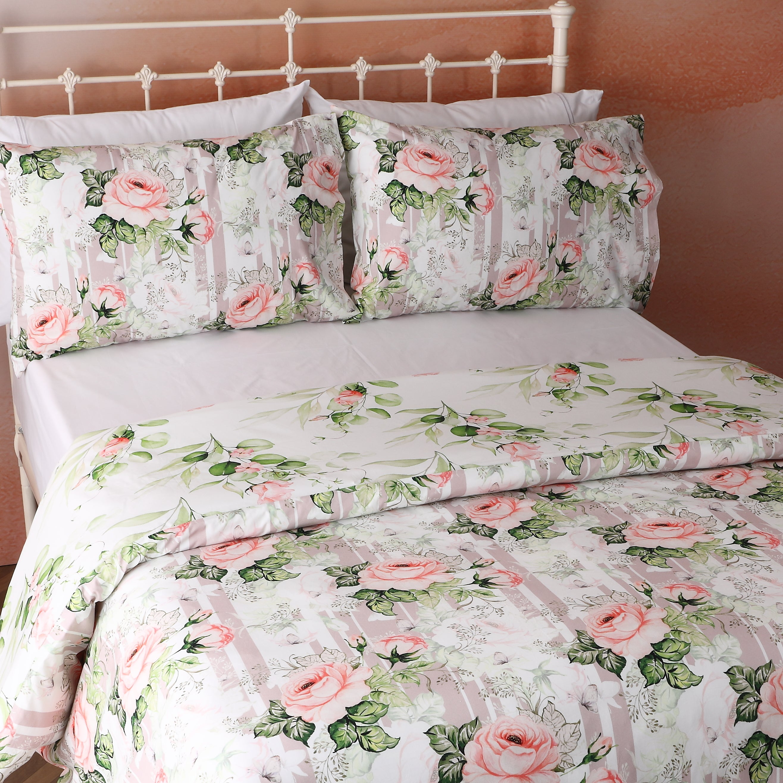 Reversible sides visible Whites of London NZ REVERSIBLE PRINTED DUVET COVER SET - WHISPERING ROSE 250TC 