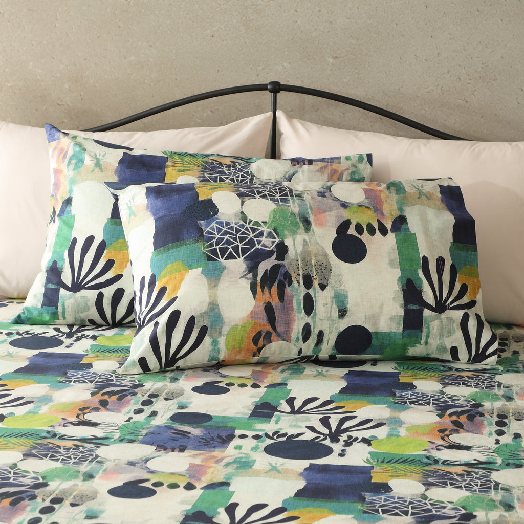 close up of ORGANIC COTTON PRINTED FITTED SHEET SET - SAFARI 250TC