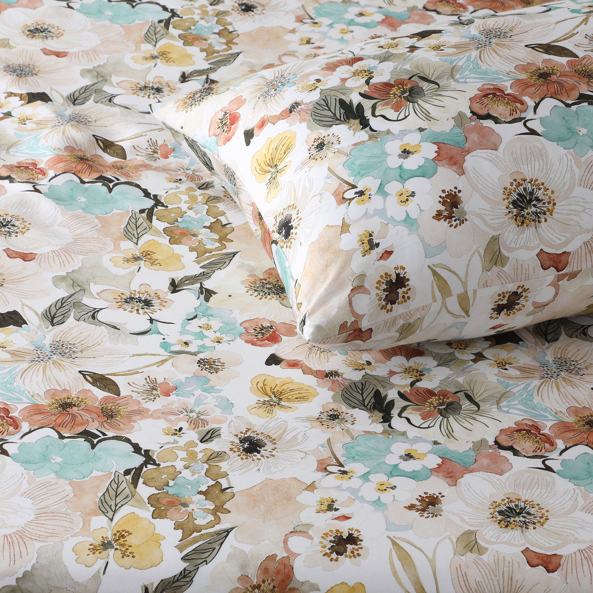 close up of BAMBOO COTTON PRINTED SHEET SET - MEADOW MIST 375TC